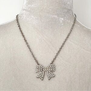 Claire’s Faux Pearl Silver Bow Necklace